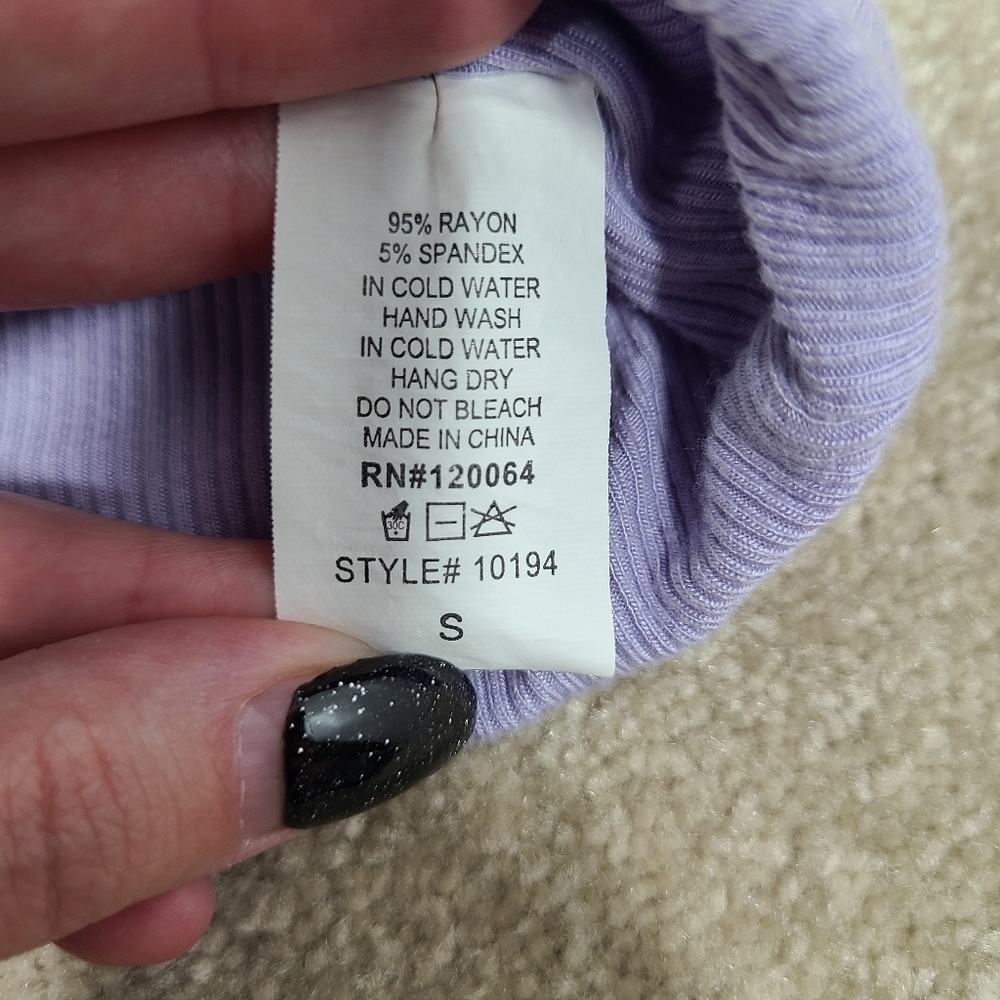 Mind Code Cropped Tank Top - Picture 2 of 4
